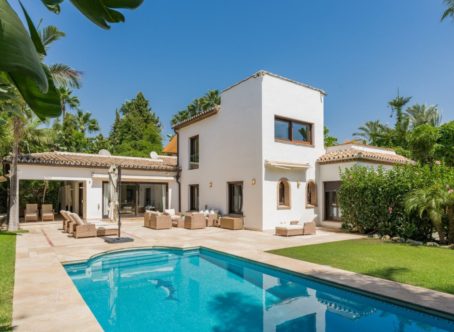 Beautiful 5 Bedroom Villa, in Nueva Andalucia