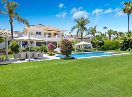 Stunning Six Bedroom Villa, in Nueva Andalucia