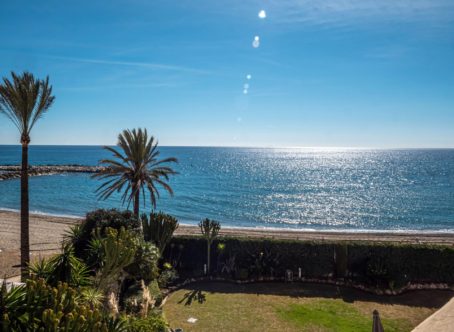 Front Line Beach Apartment, Marbella